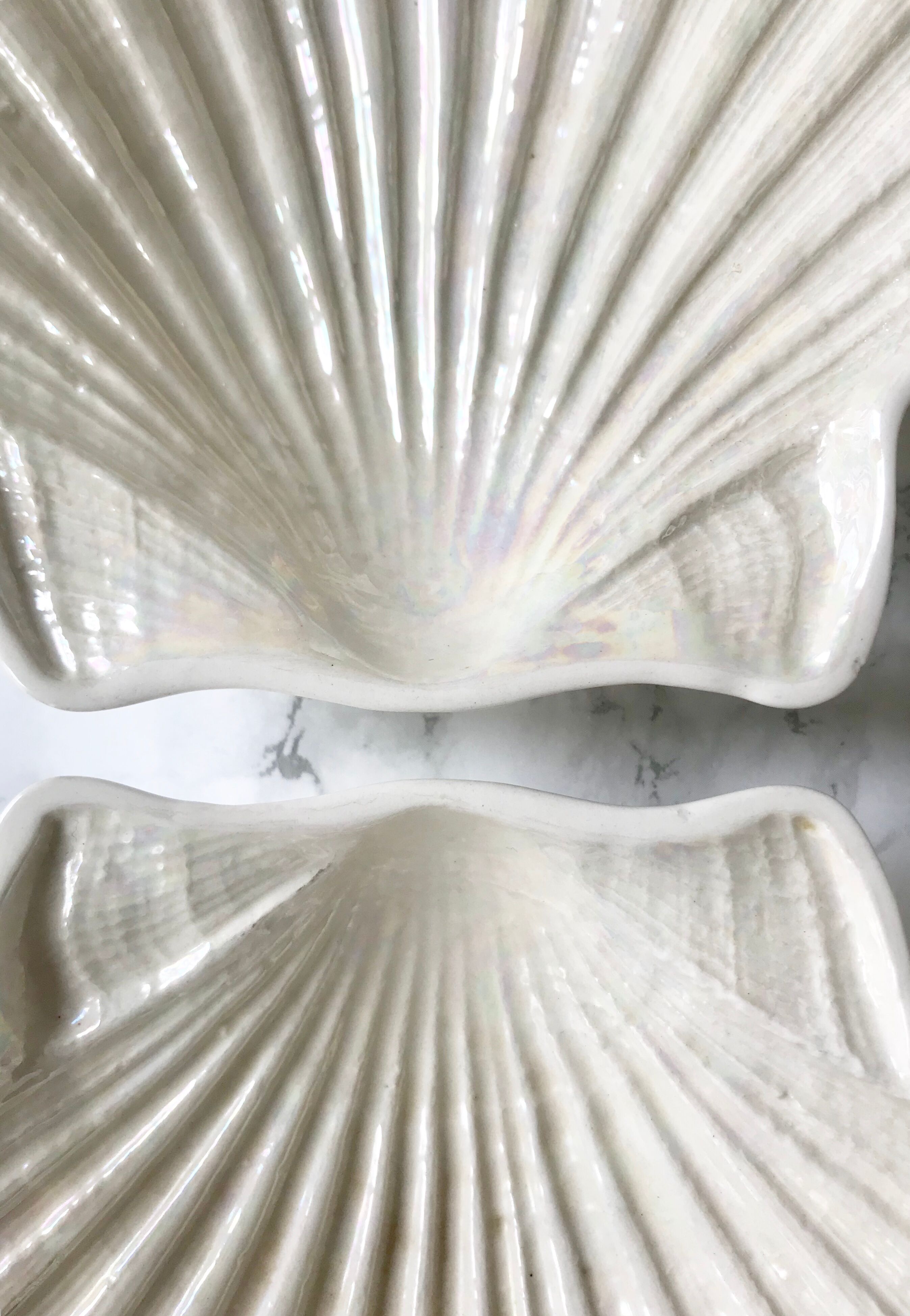 Pair of vintage Saint Jacques shells in irifised faience