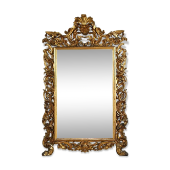 miroir de style rocaille en bois doré d'époque XIXème
