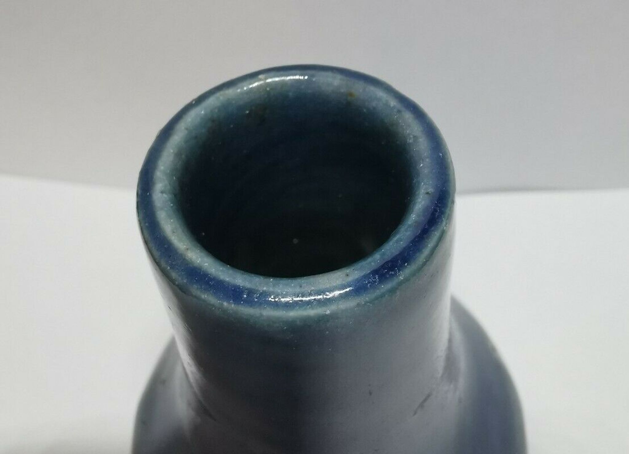 Vase à identifier en céramique vernisée.