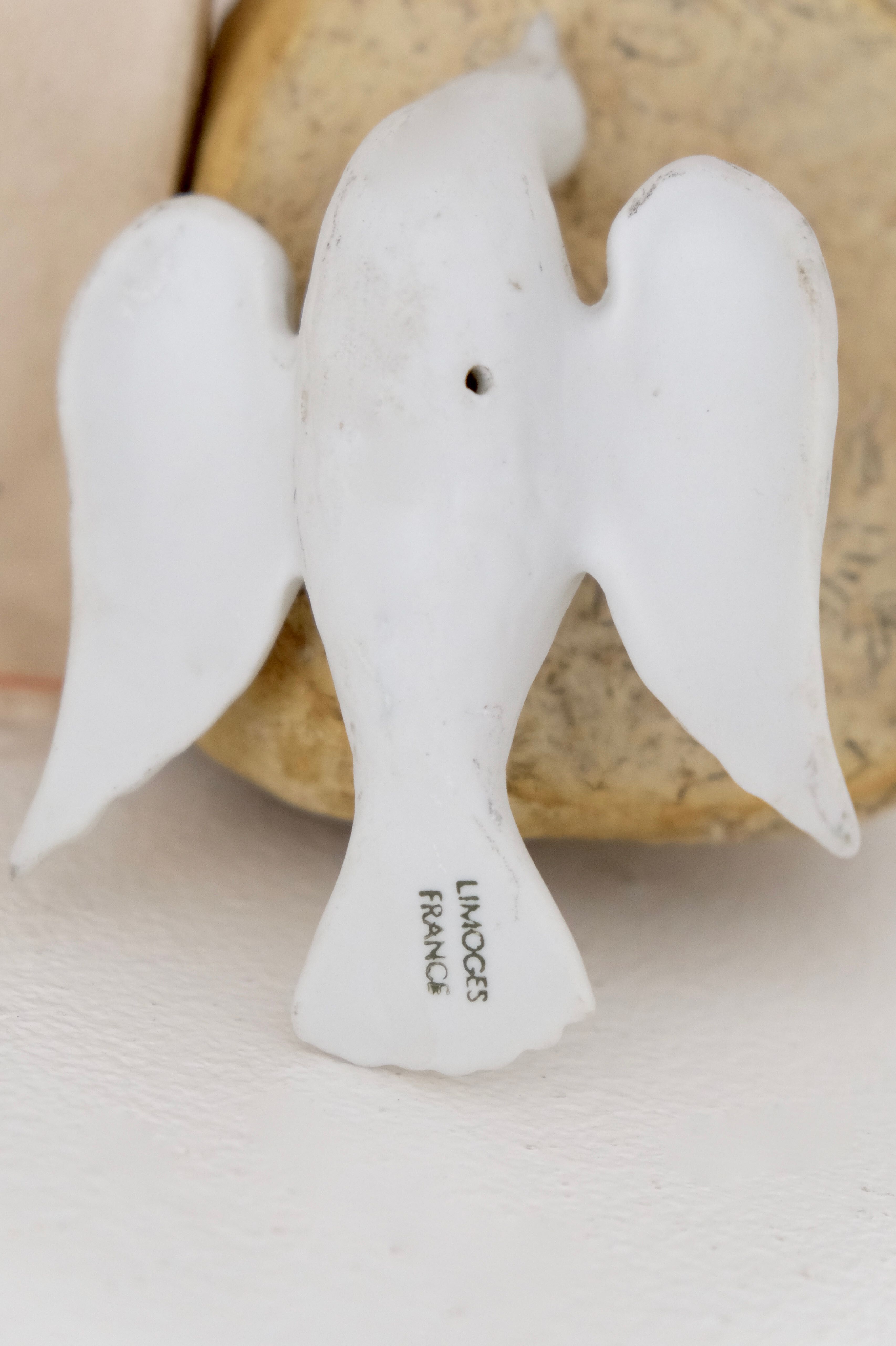 Colombe blanche ancienne en biscuit de porcelaine Limoges années 50