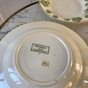 set of 8 hollow plates in Digoin Sarreguemines Iron Earth model "Geranium" green late 19th century