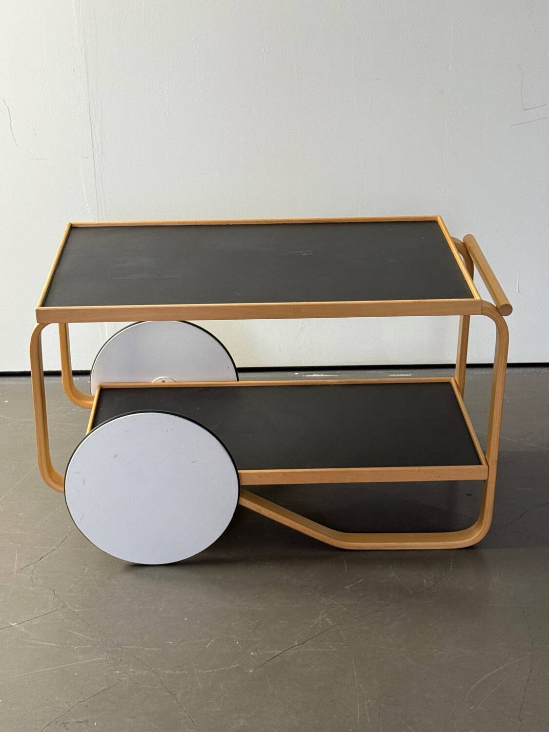 Tea trolley 901