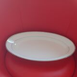 Oval dish in Chatres porcelain on expensive. Matte silver net.