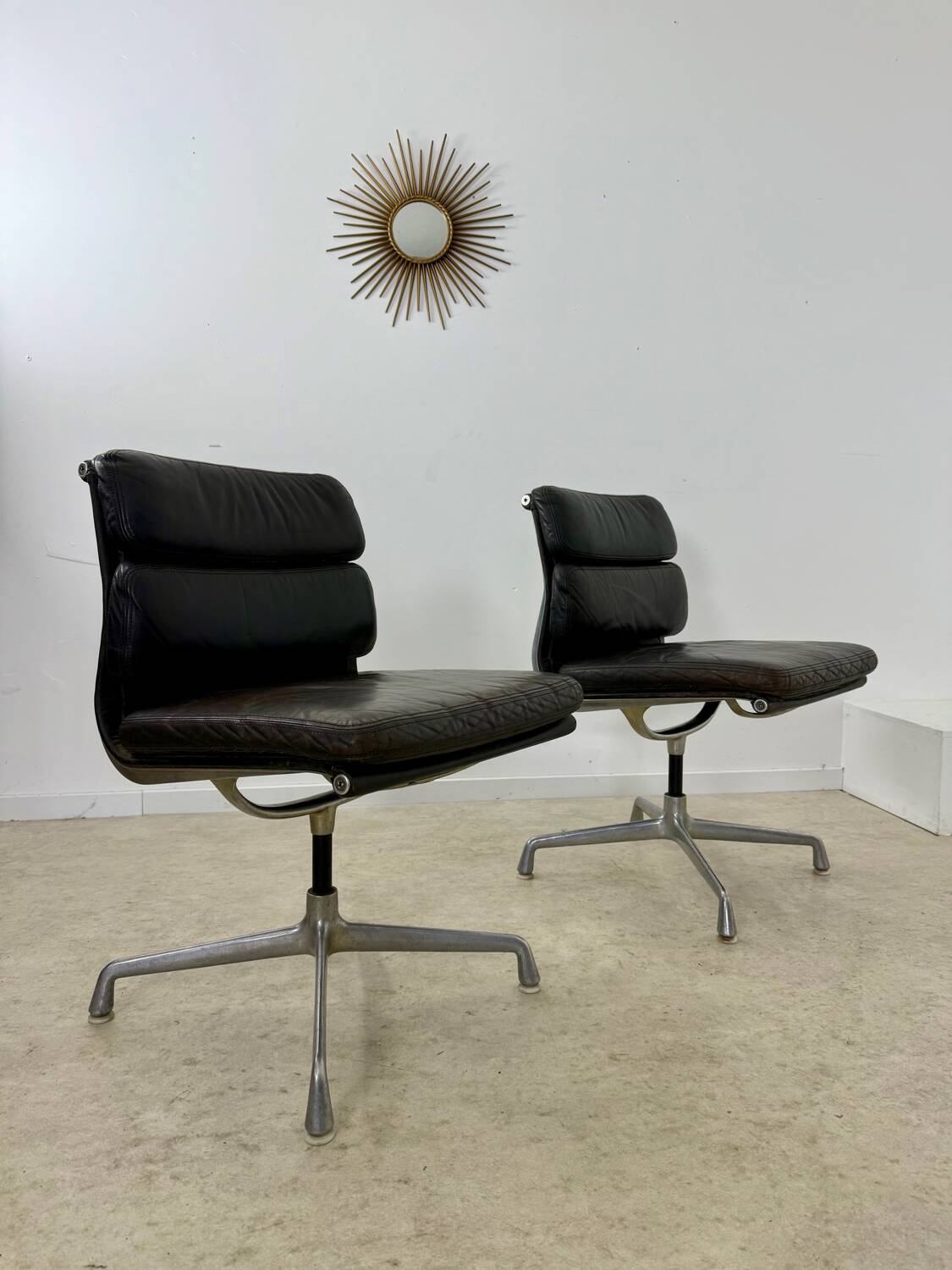 Lot of 2 leather soft pad armchairs chairs EA205 design Charles Eames Herman Miller edition vintage 60s