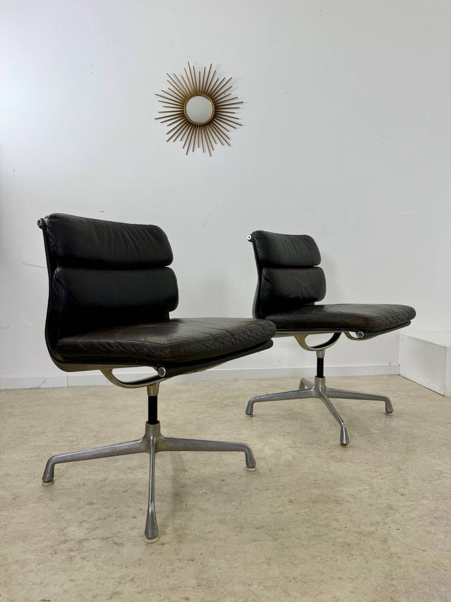 Lot of 2 leather soft pad armchairs chairs EA205 design Charles Eames Herman Miller edition vintage 60s