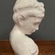 Sculpture en terre cuite émaillage blanc craquelé sujet féminin XXe
