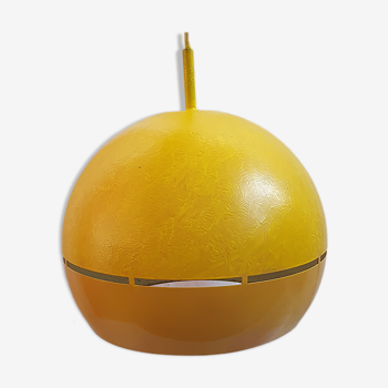 Yellow metal ball suspension