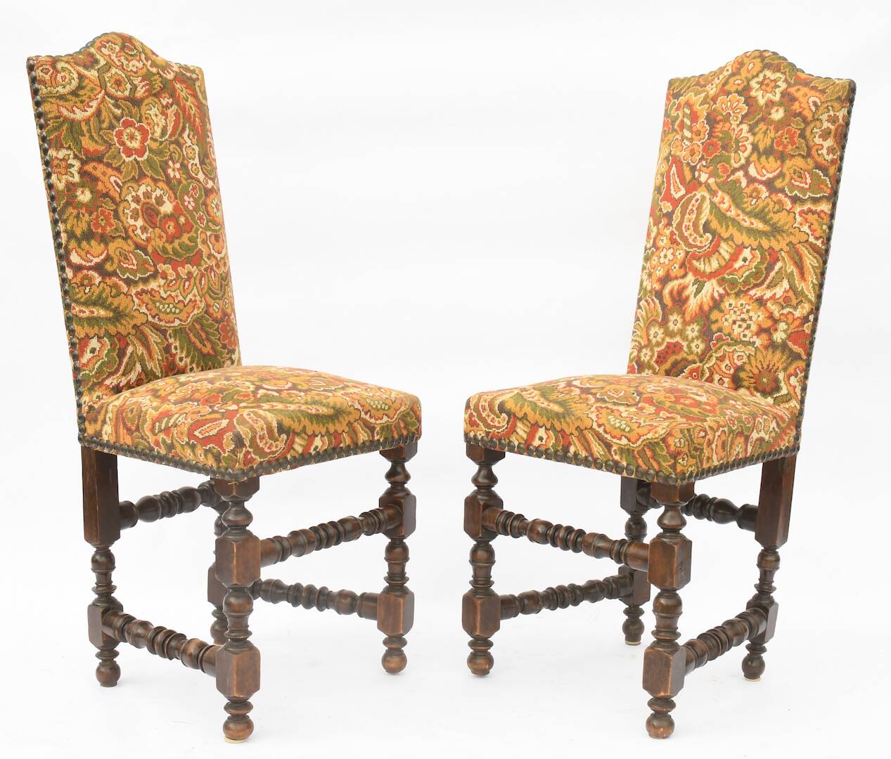 8 chaises de style Louis XIII