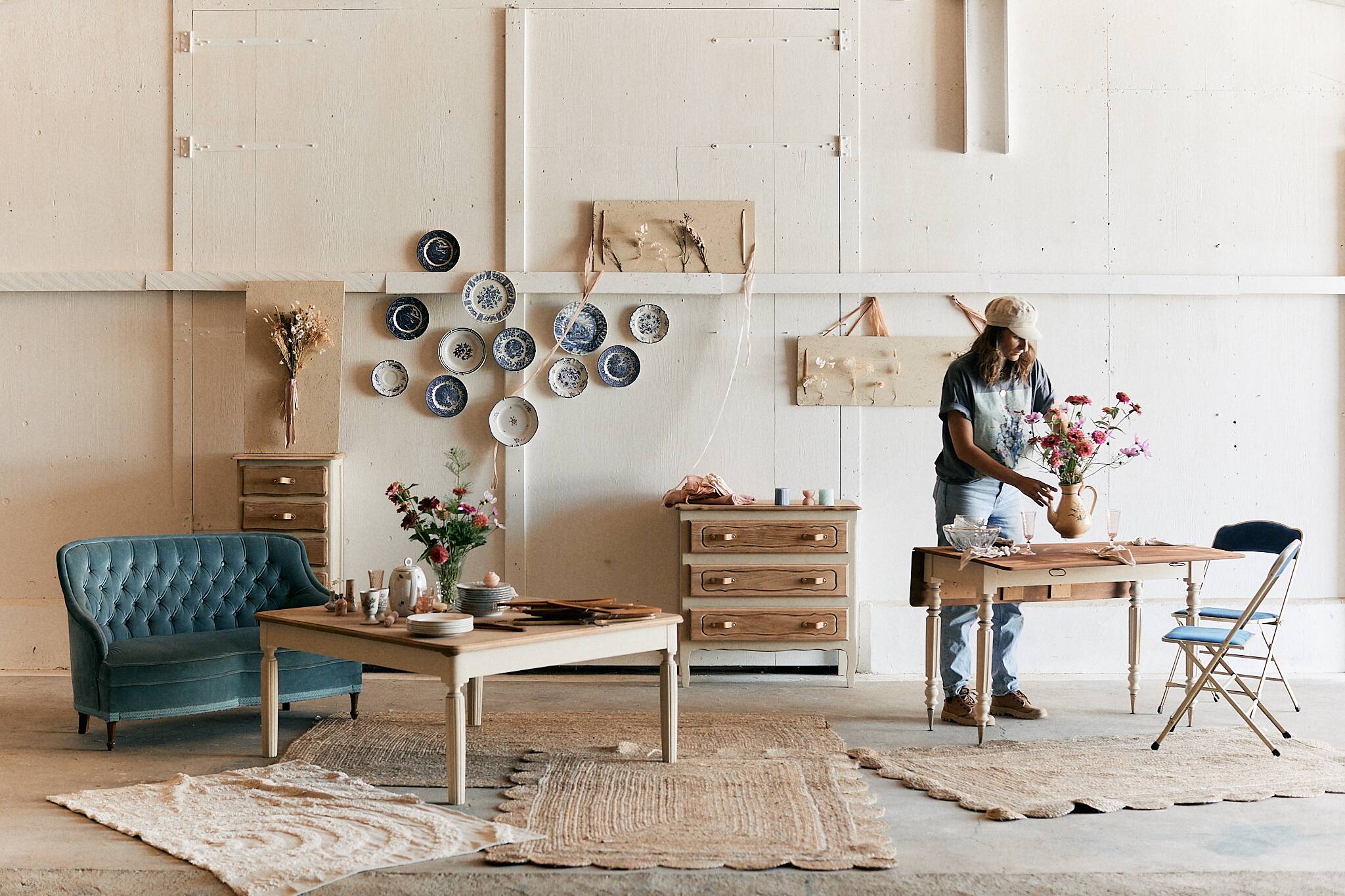 Blue velvet toad bench