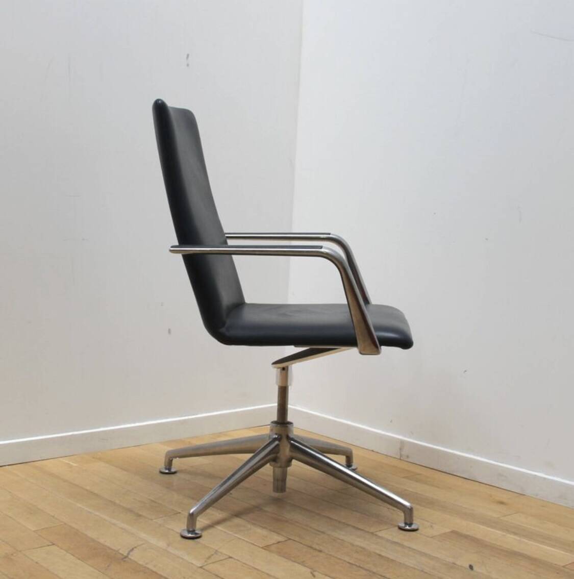 Office chair by Arrows