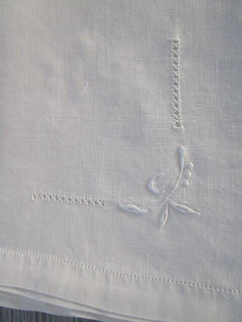 8 serviettes de table anciennes brodées