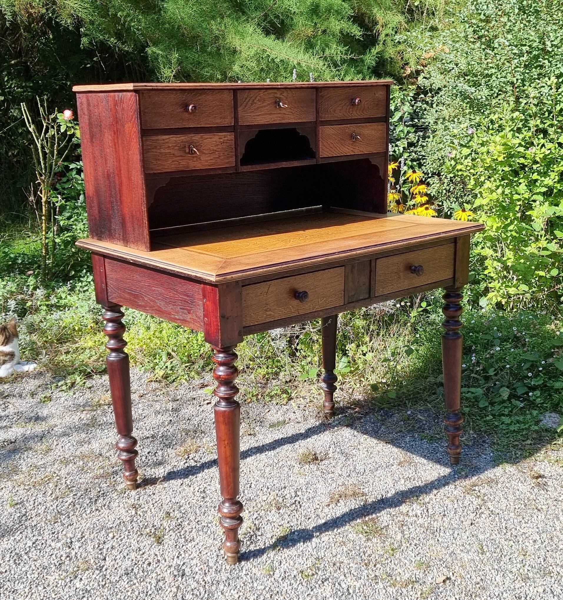 English style removable tiered desk