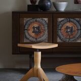 Swivelling tripod stool in elm, mid-century Danish design, 1970s.