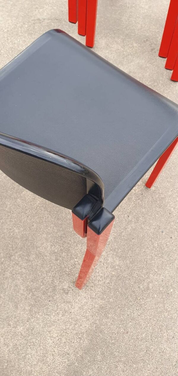 Lot de 4 chaises empilables Typy Massimo Papiri noir rouge postmoderne années 1990