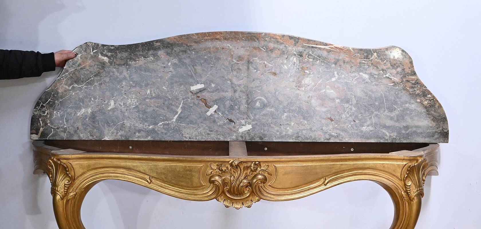 Important Wall Console in Gilded Wood, Louis XV style – Early 20th century