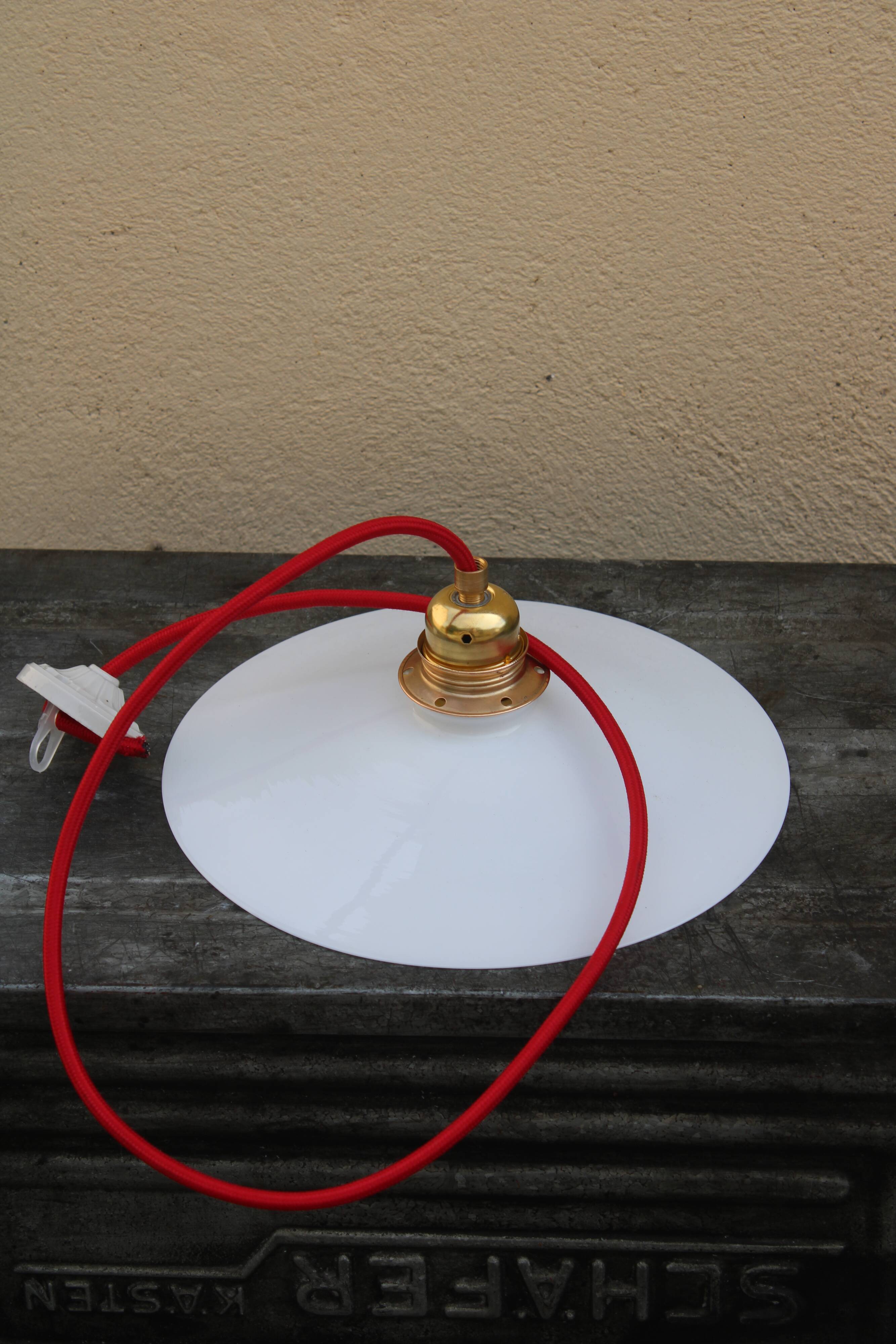 Hanging in white opaline