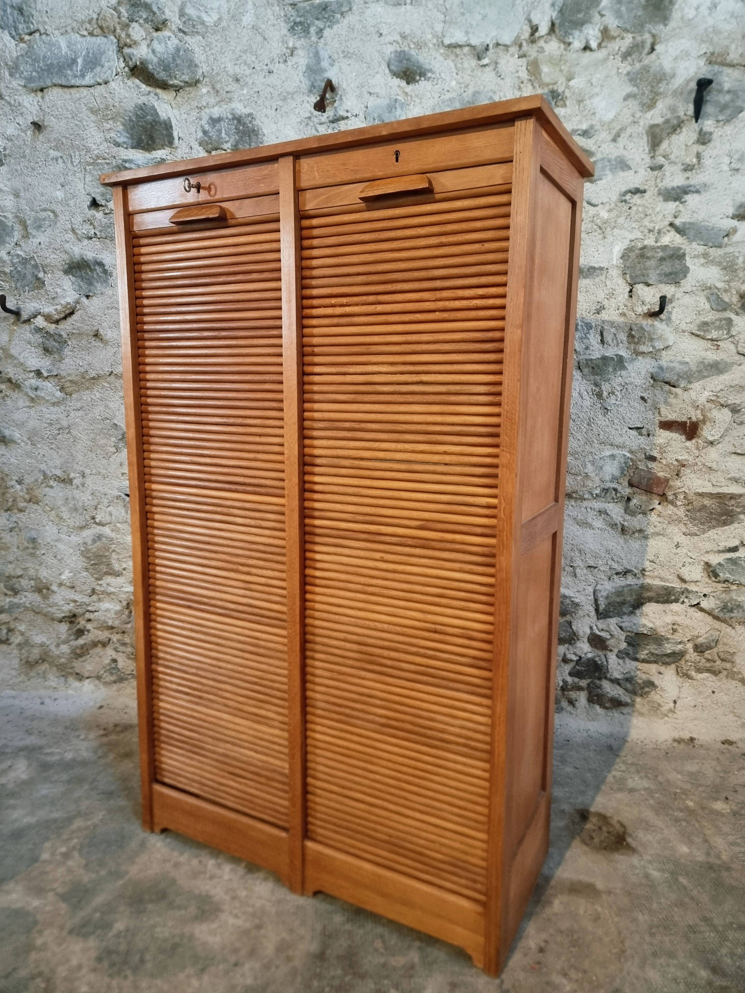 Armoire à rideaux vintage en chêne français – années 1960 – rangement de bureau avec étagères réglables