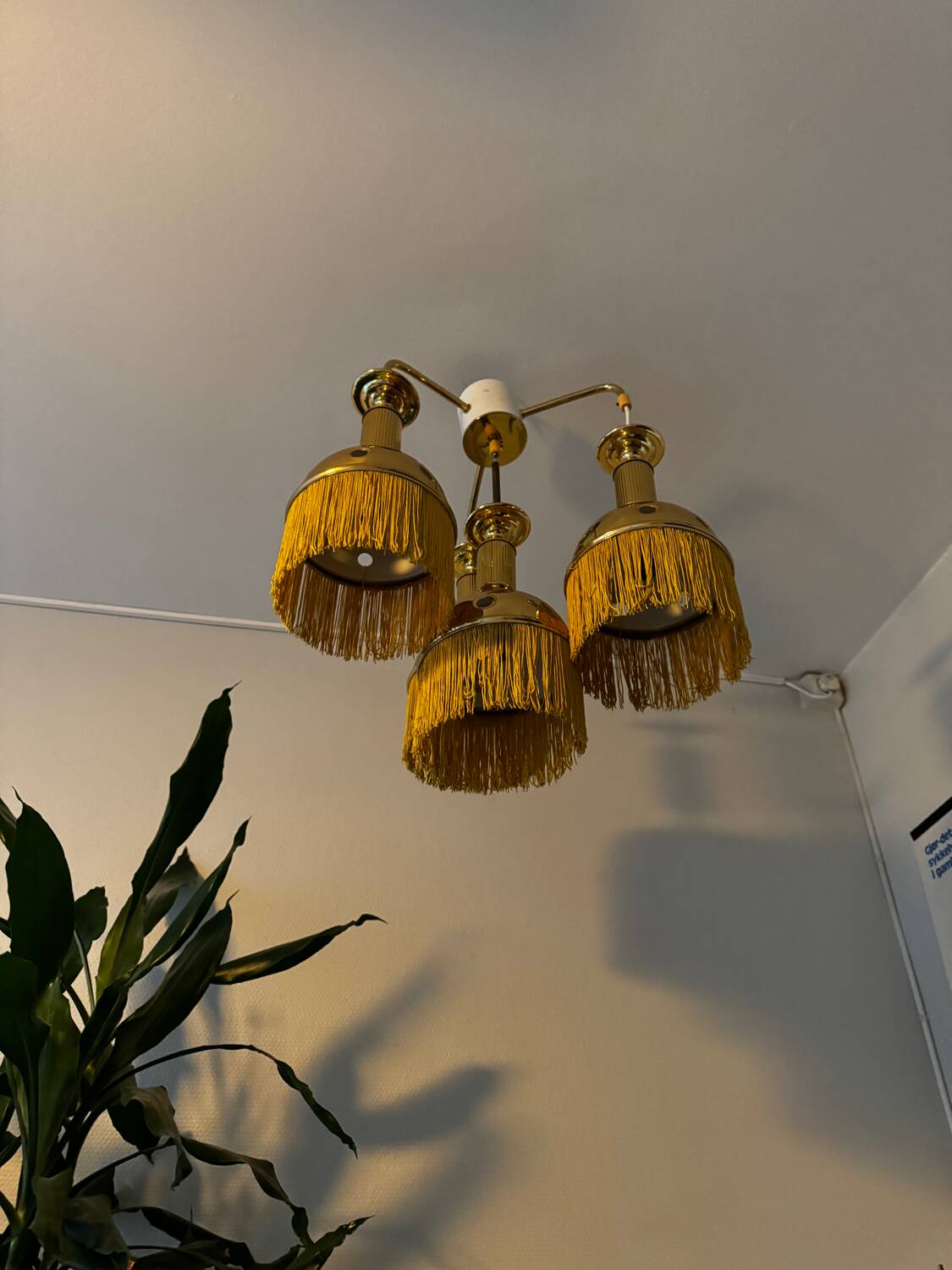 Lustre 3 feux en laiton doré par Sölken, années 1970