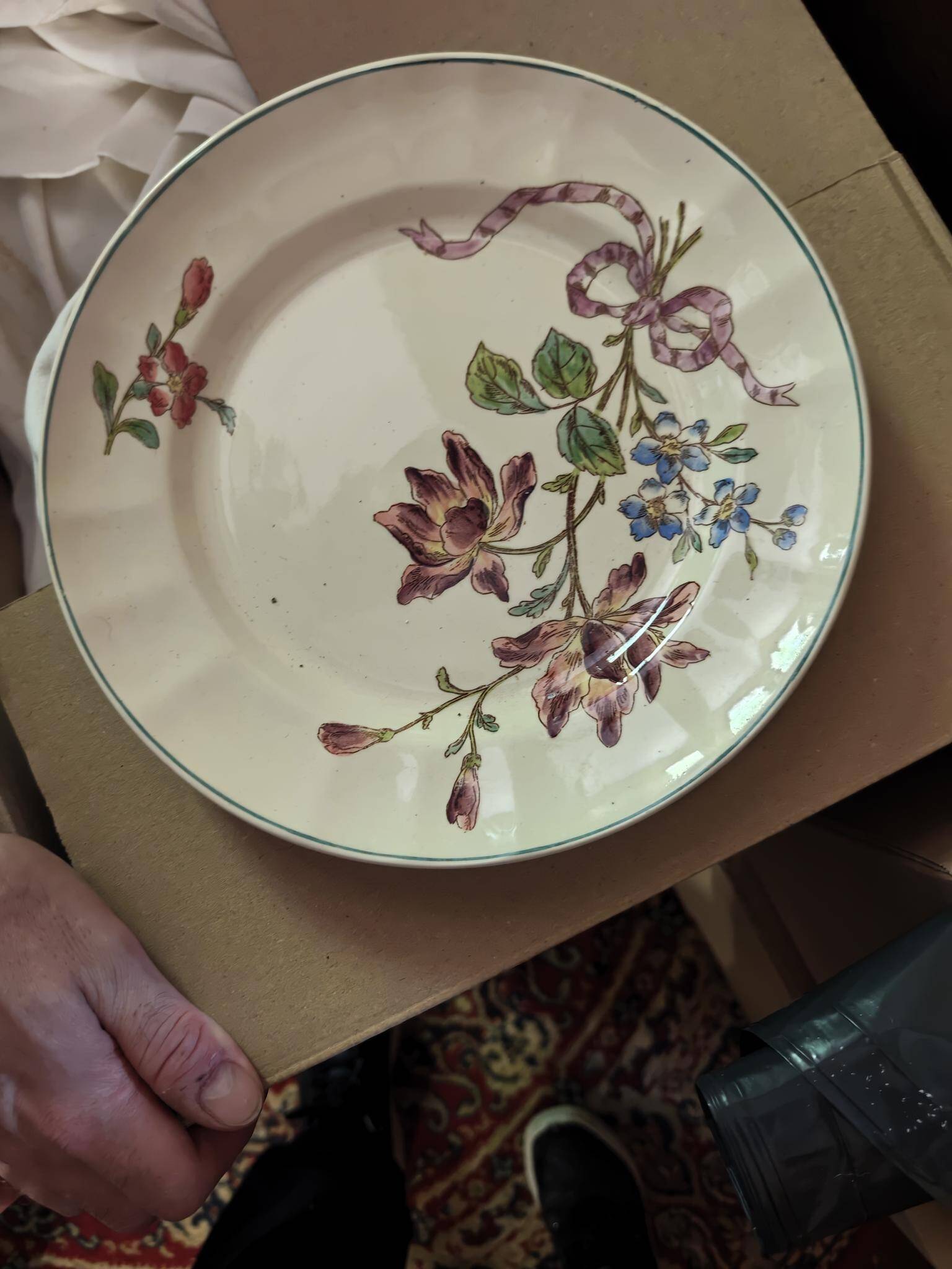 For sale: a set of "VILLA" plates - Longchamp, Terre de Fer - Robert era.