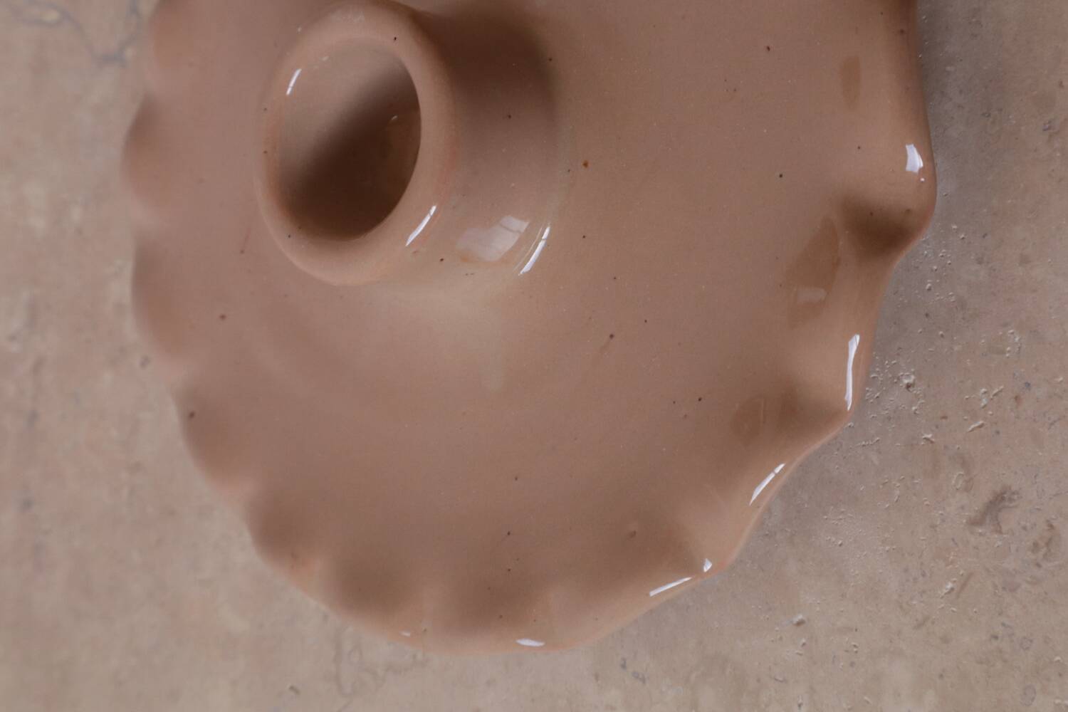 Ceramic candle holder beige serrated plate