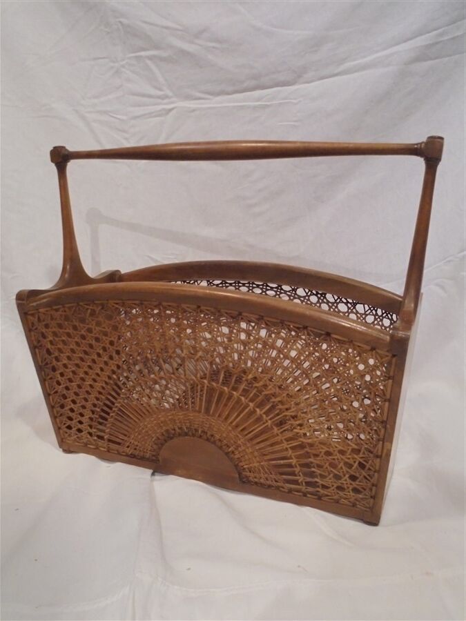 Porte-revues en bois et cannage