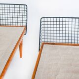 Lit simple en teck et fer. Conception par Bengt Ruda pour Triva. Suède, années 60