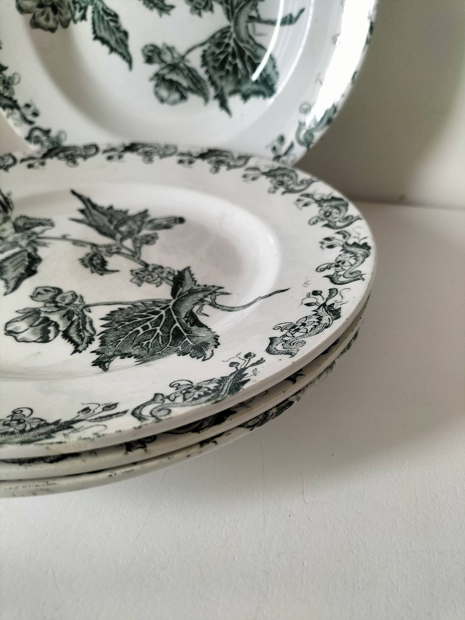 4 assiettes terre de fer A. Lebacqz & M. Bouchart modèle Richelieu