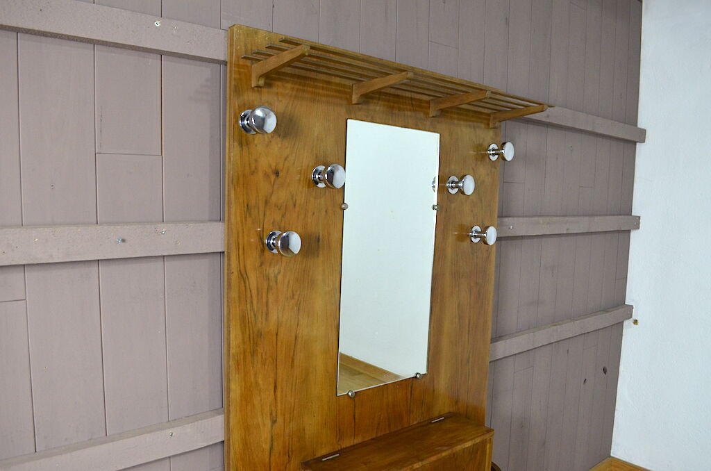 Art-deco cloakroom in walnut 1930/1940
