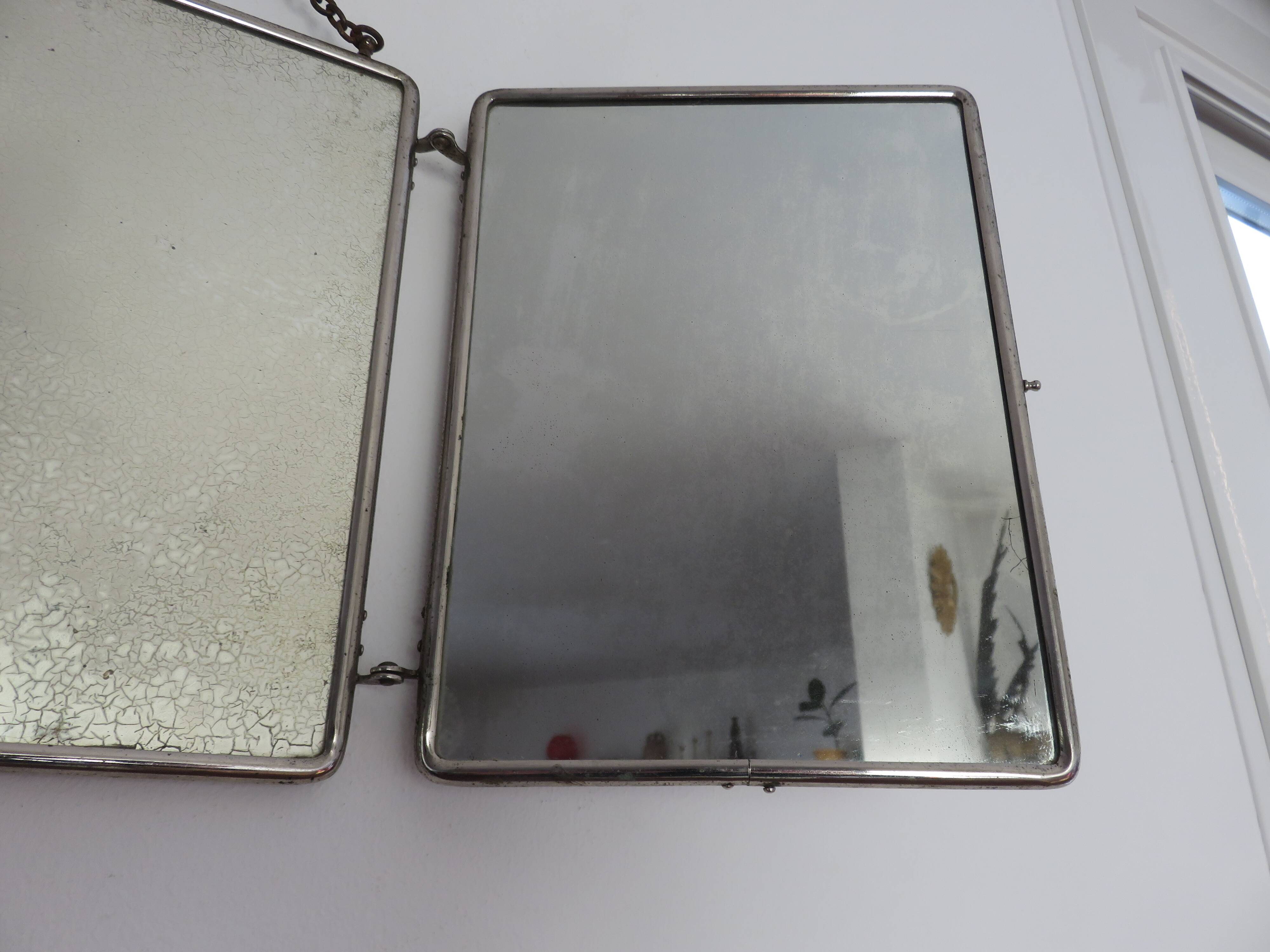 Miroir de barbier triptyque à chainette avec fermoir années 30 40