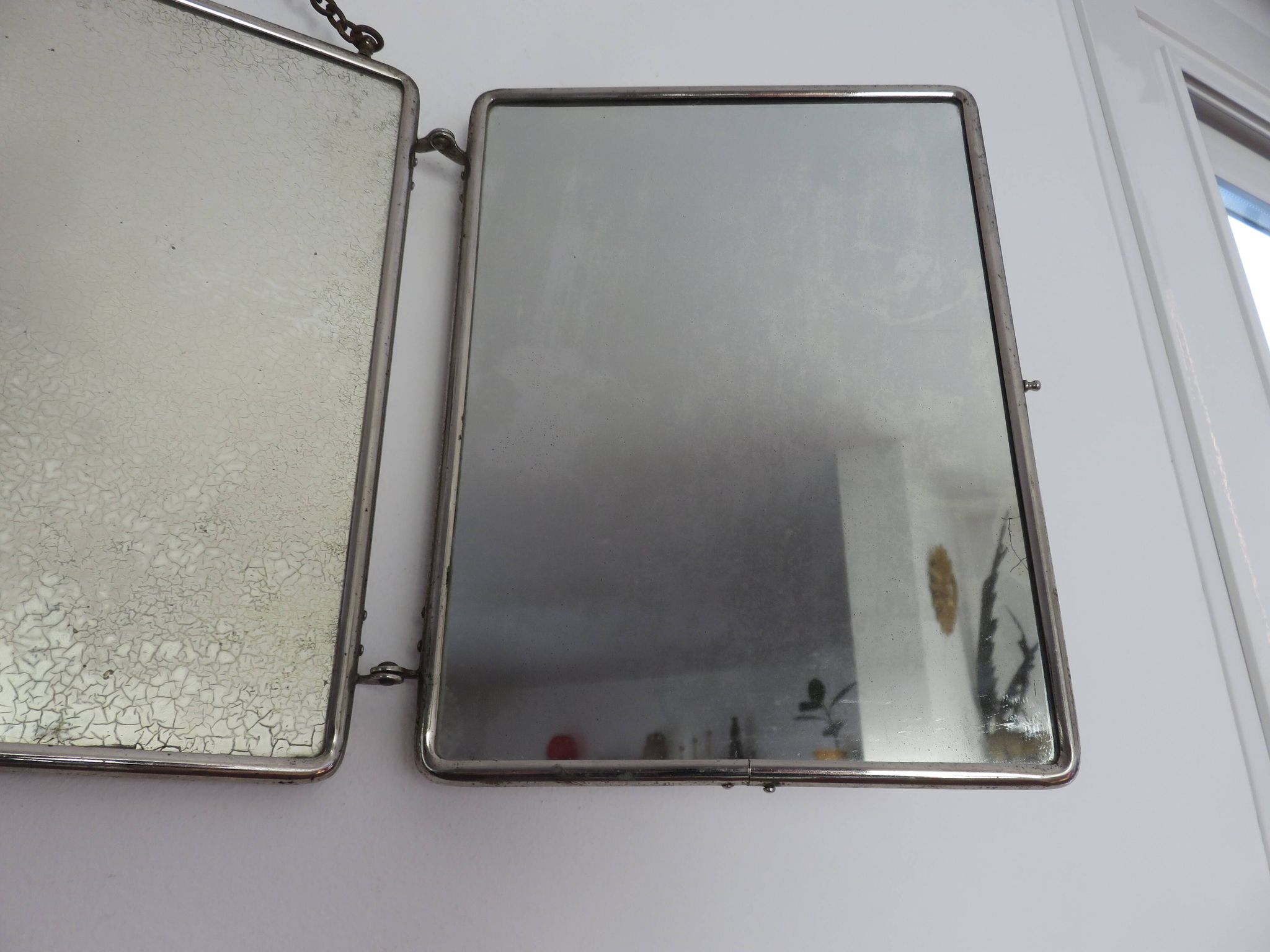 Miroir de barbier triptyque à chainette avec fermoir années 30 40