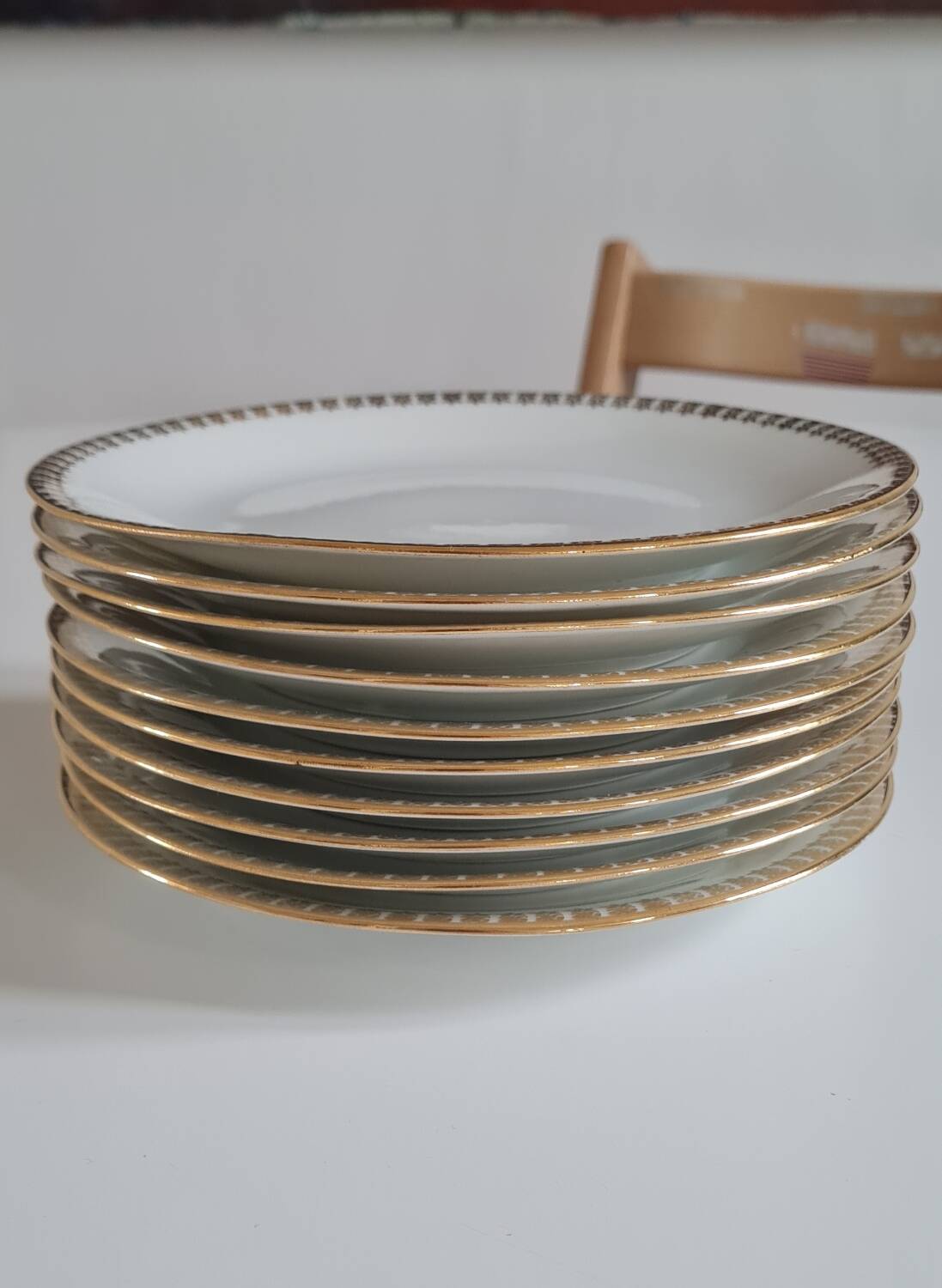 Set of 10 porcelain dessert plates