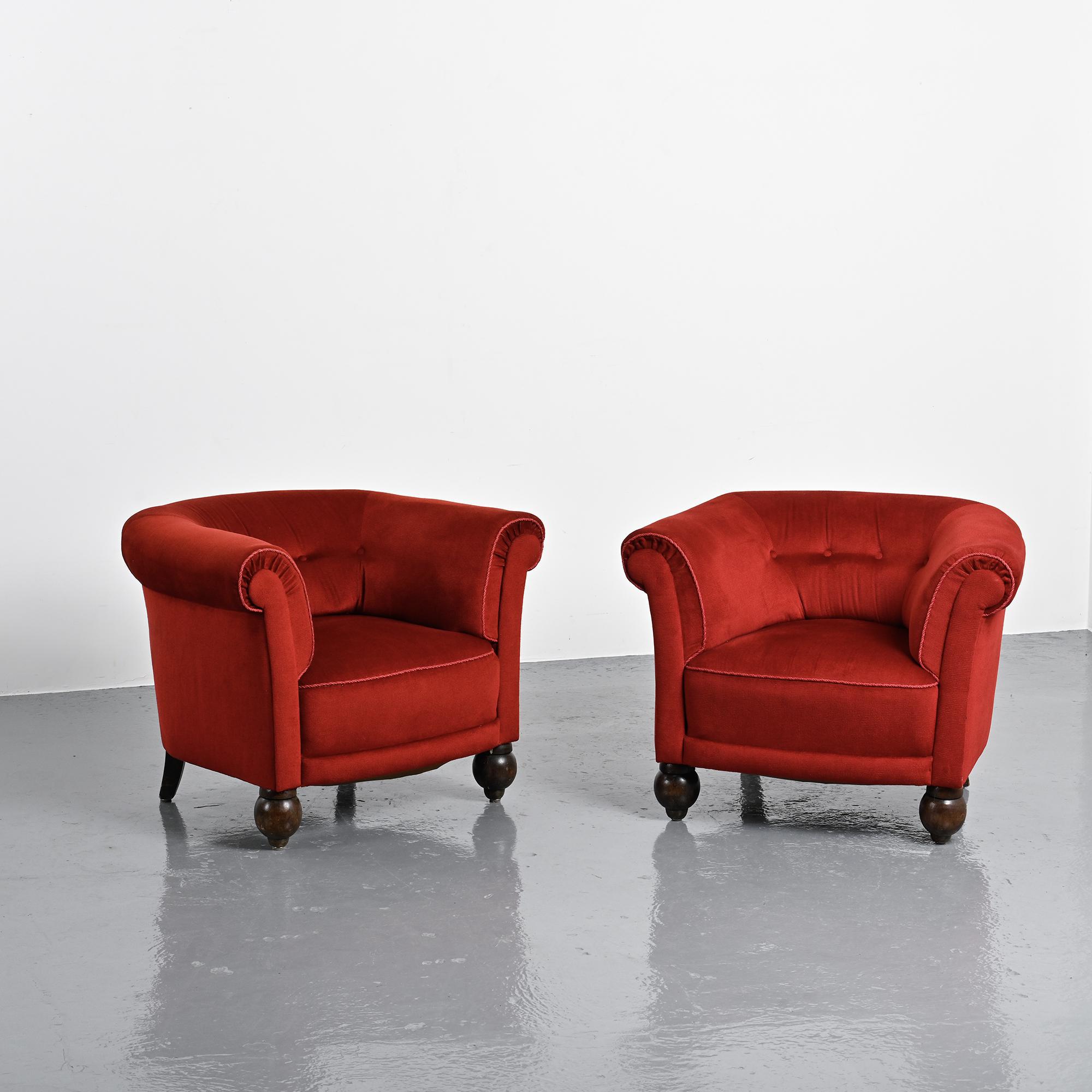Paire de fauteuils en velours rouge, travail Art Déco, France, années 1920