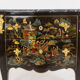 Commode sauteuse de style Louis XV en laque. Années 1950.