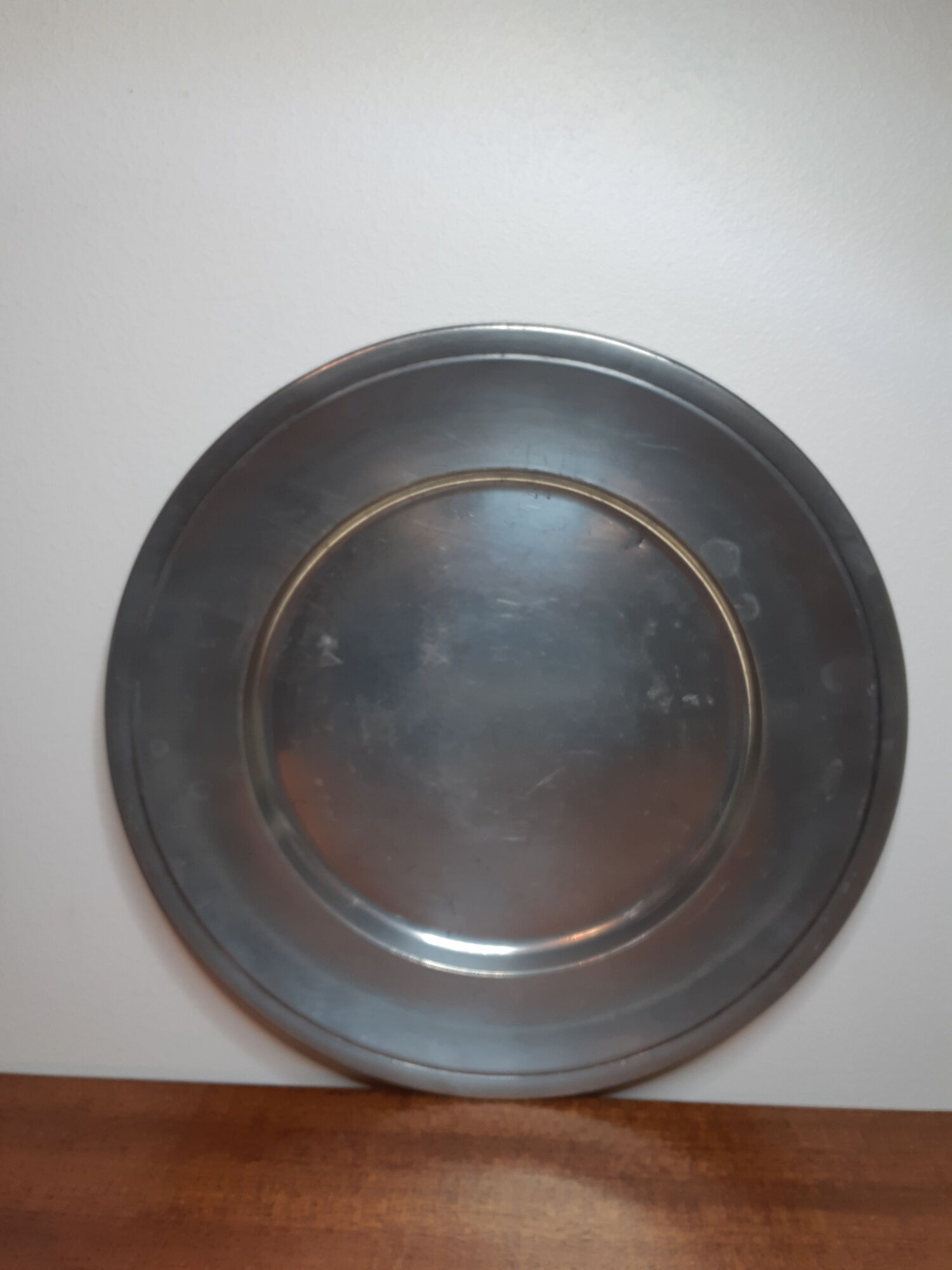 Pewter plate les Etains du Manoir diameter 30 cm, antique French