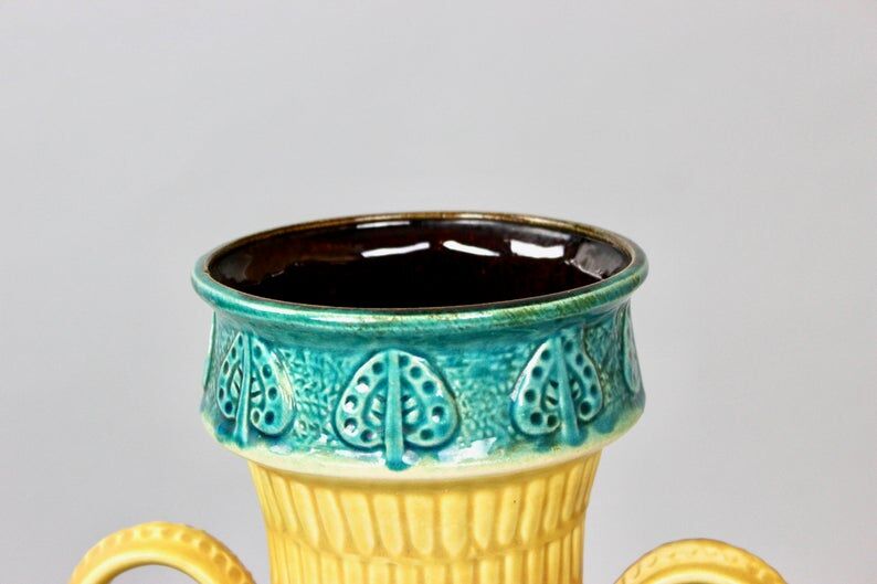 Vase en céramique turquoise de secours jaune
