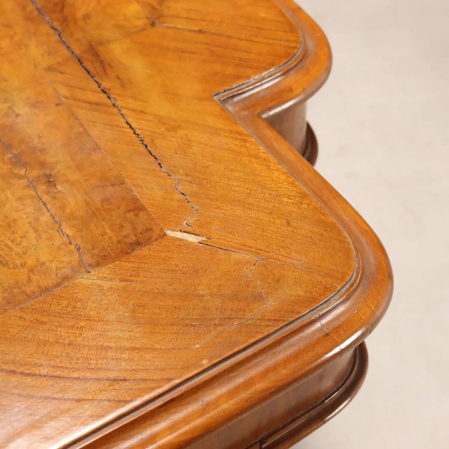 Small antique Umbertino table in walnut, Italy, 19th century.
