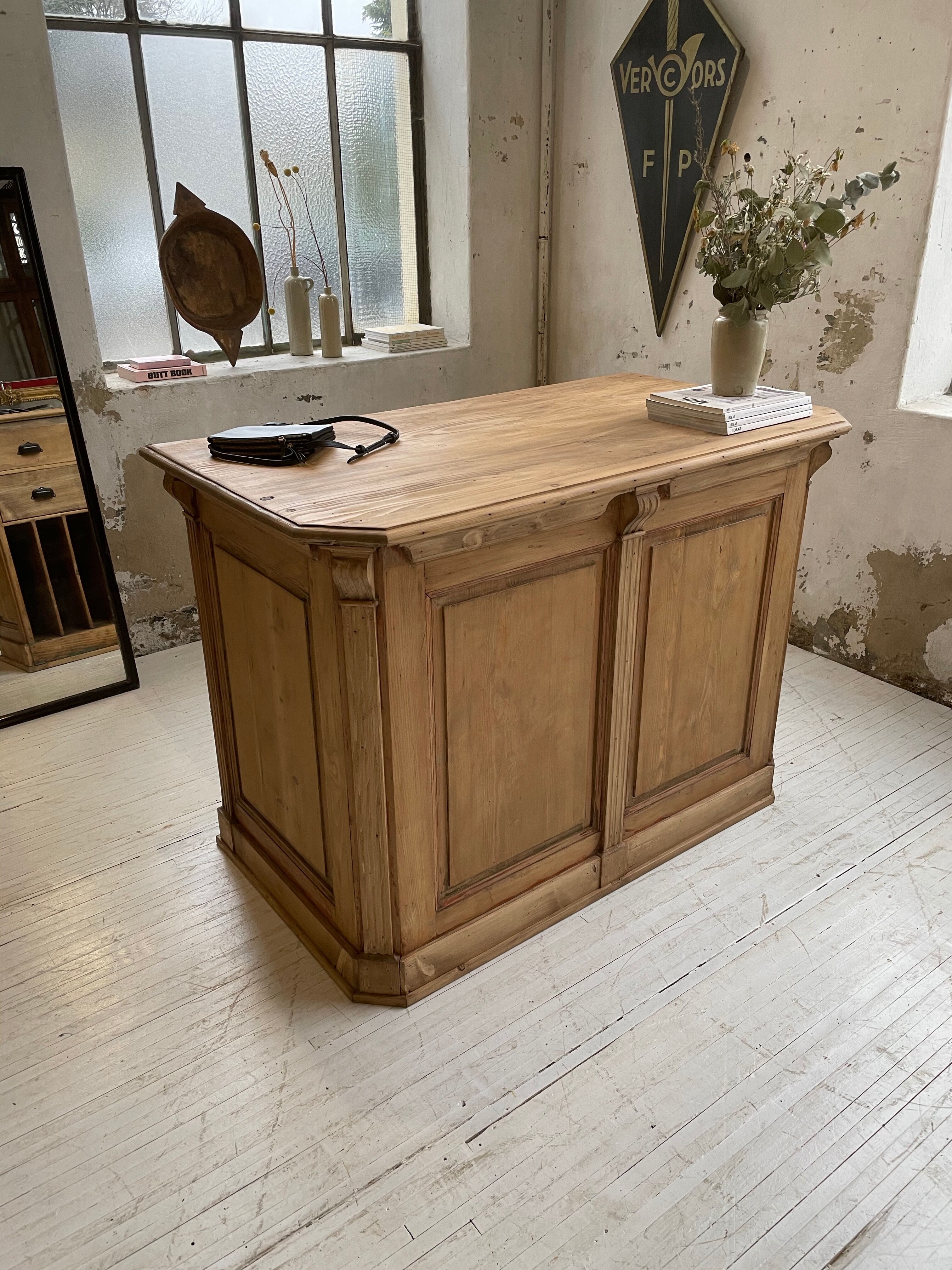 Old XXL drawer counter