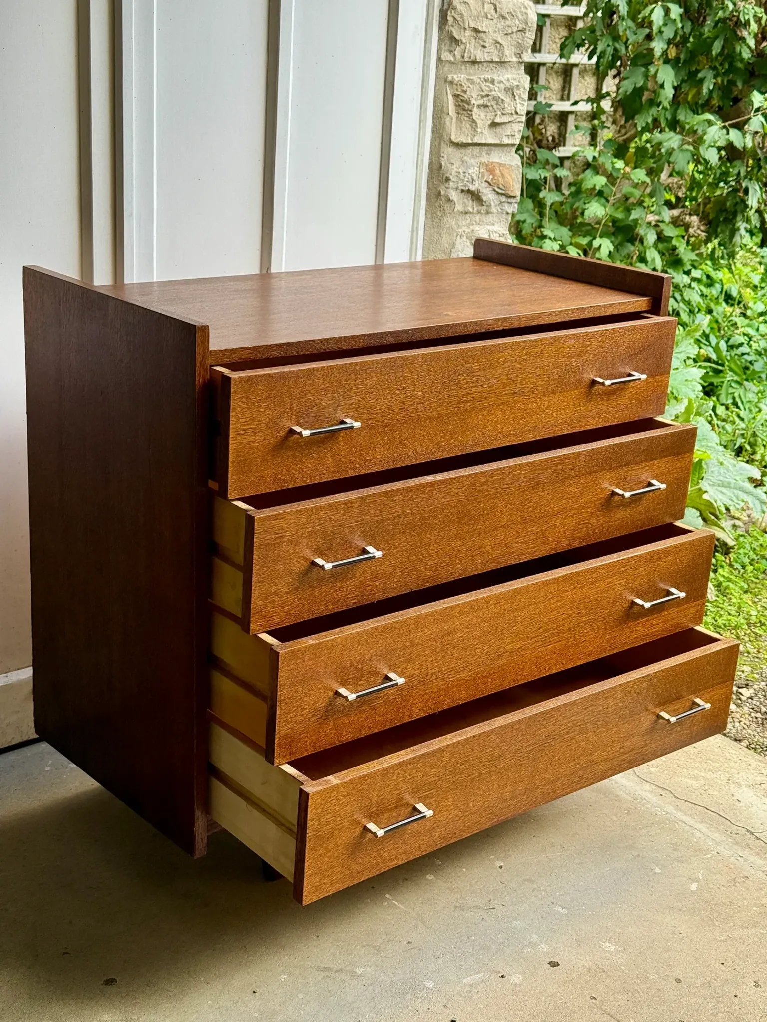 Commode style mid-century