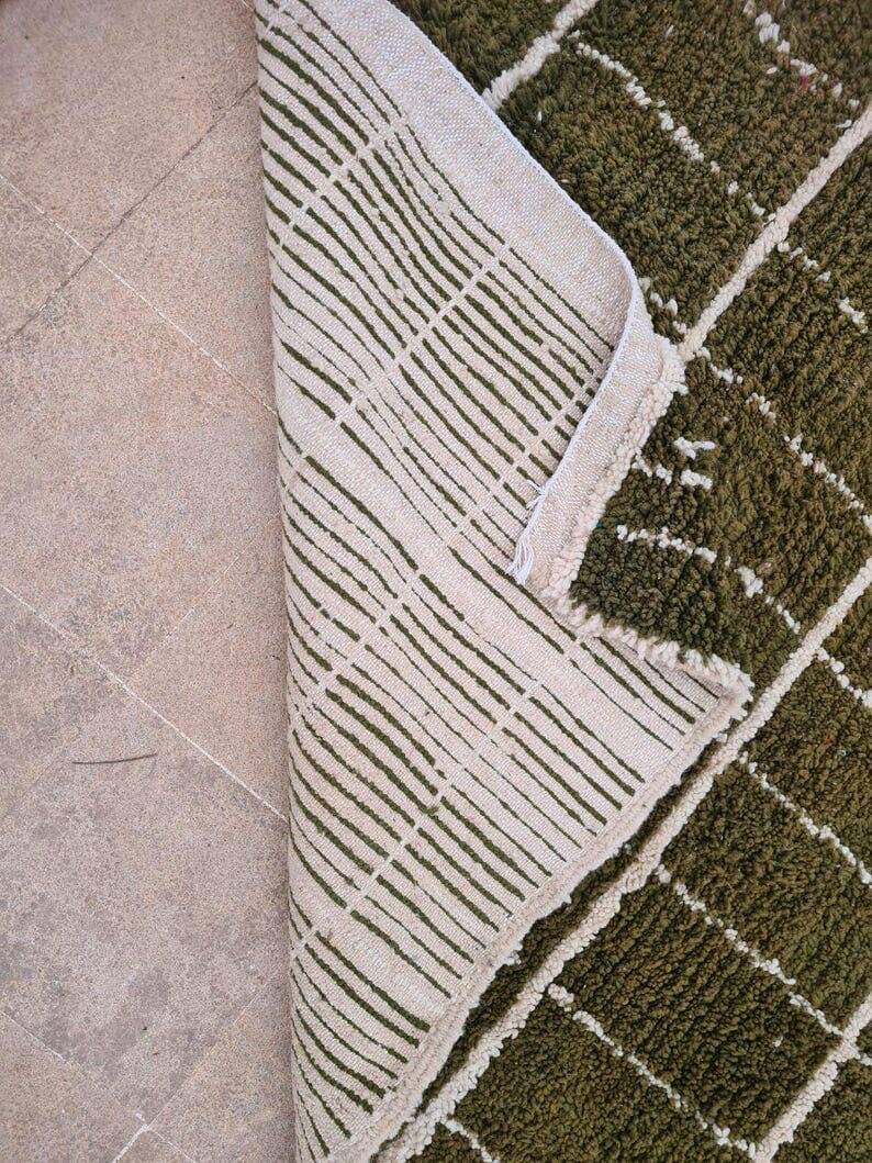 Moroccan natural wool Berber rug size 150 x 250 cm