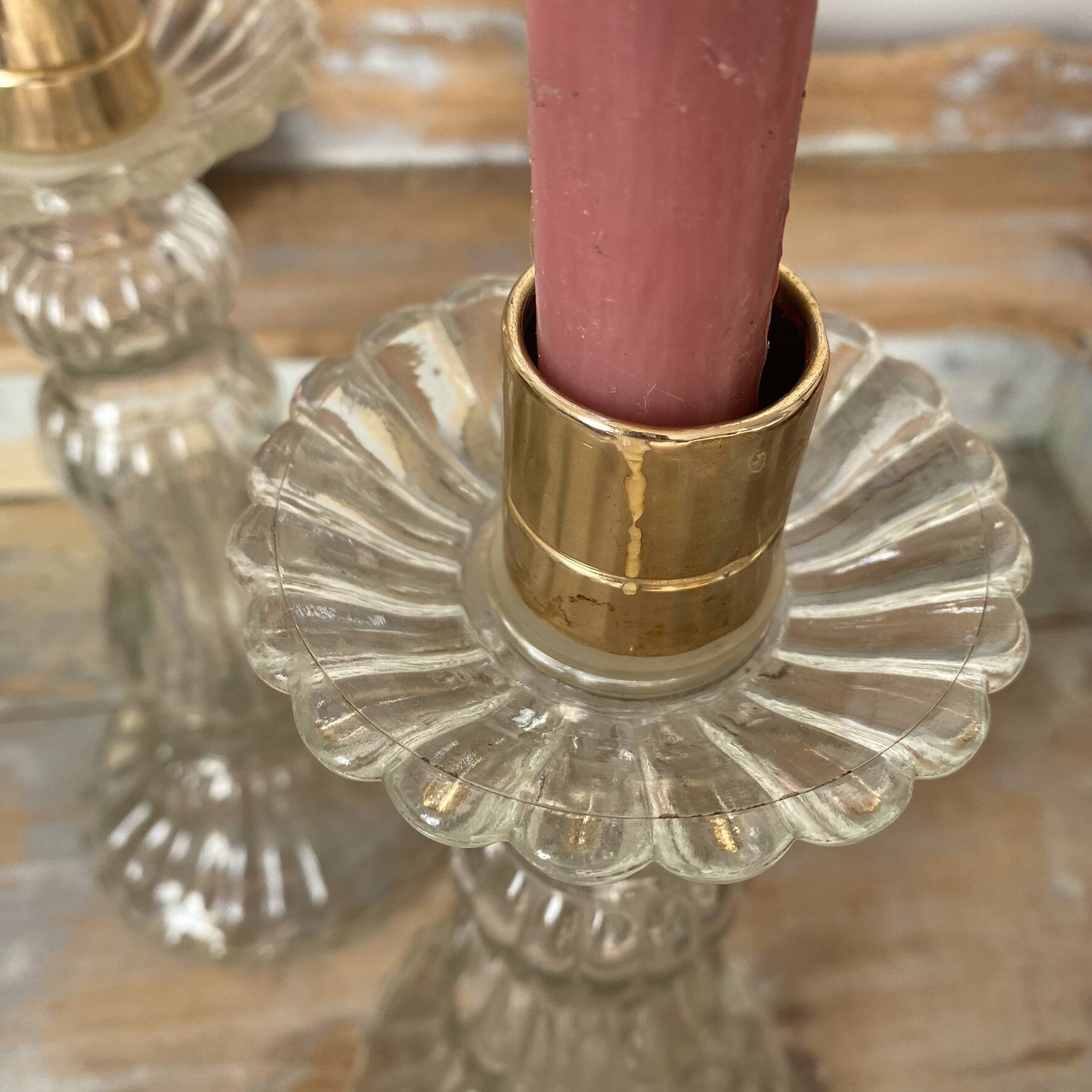 Paire de bougeoirs en verre flacons roger gallet