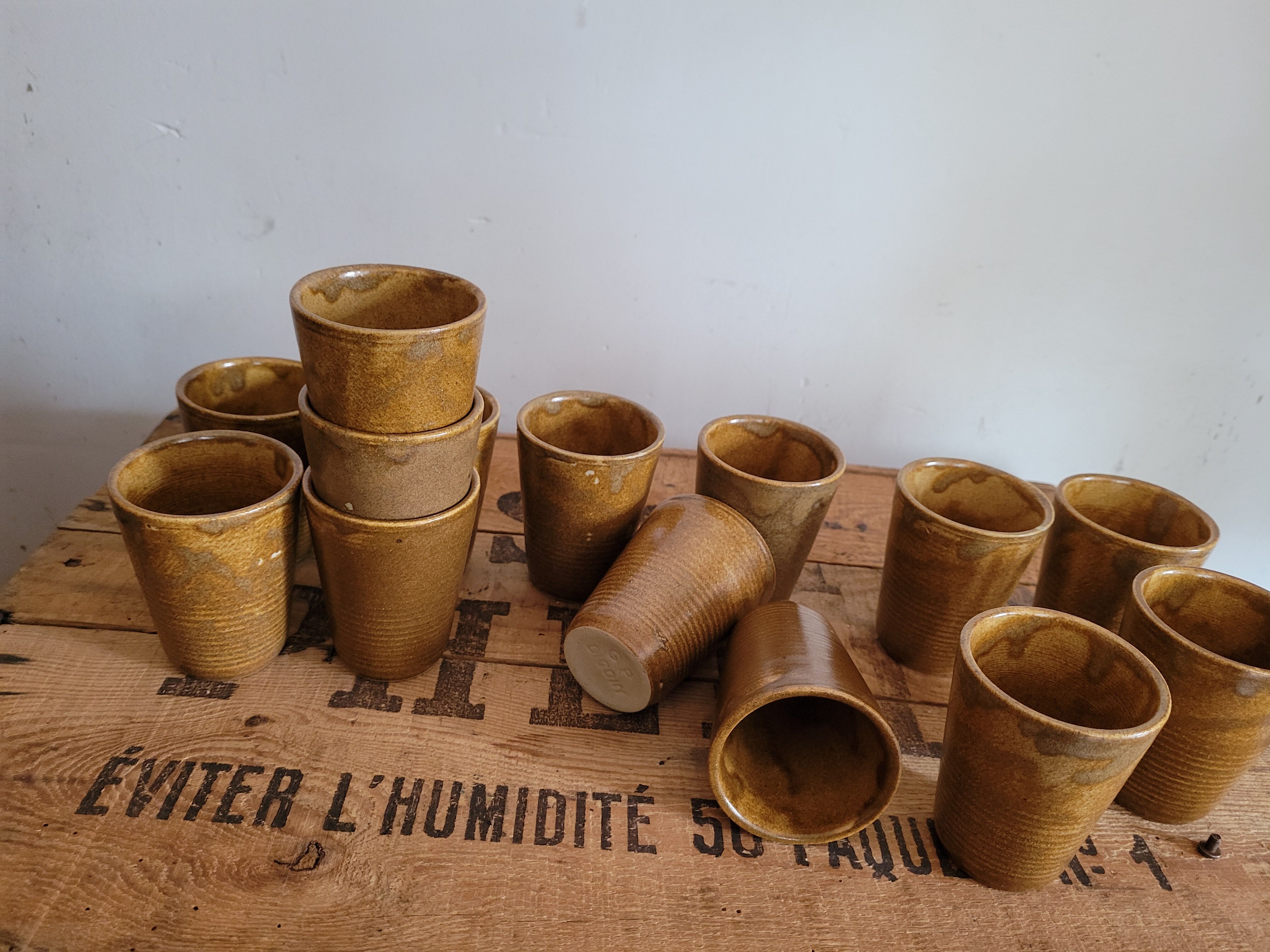 14 cups Digoin sandstone