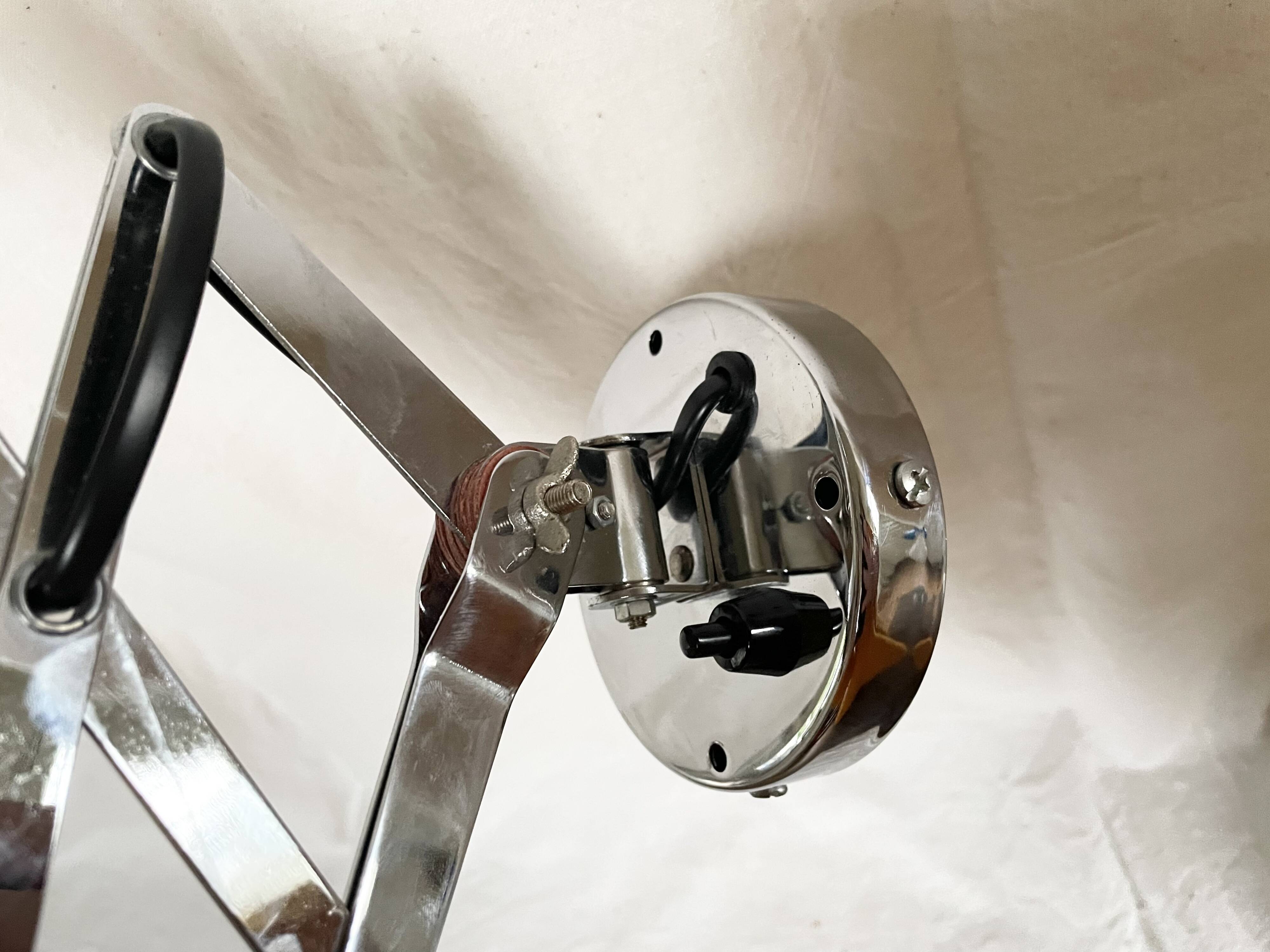 Vintage accordion wall light in chrome metal.