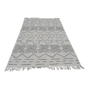 Tapis en coton tissé motifs brodés
