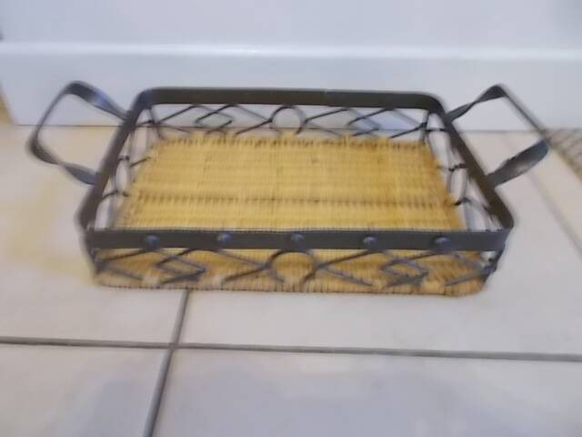 Plateau de service en osier et fer