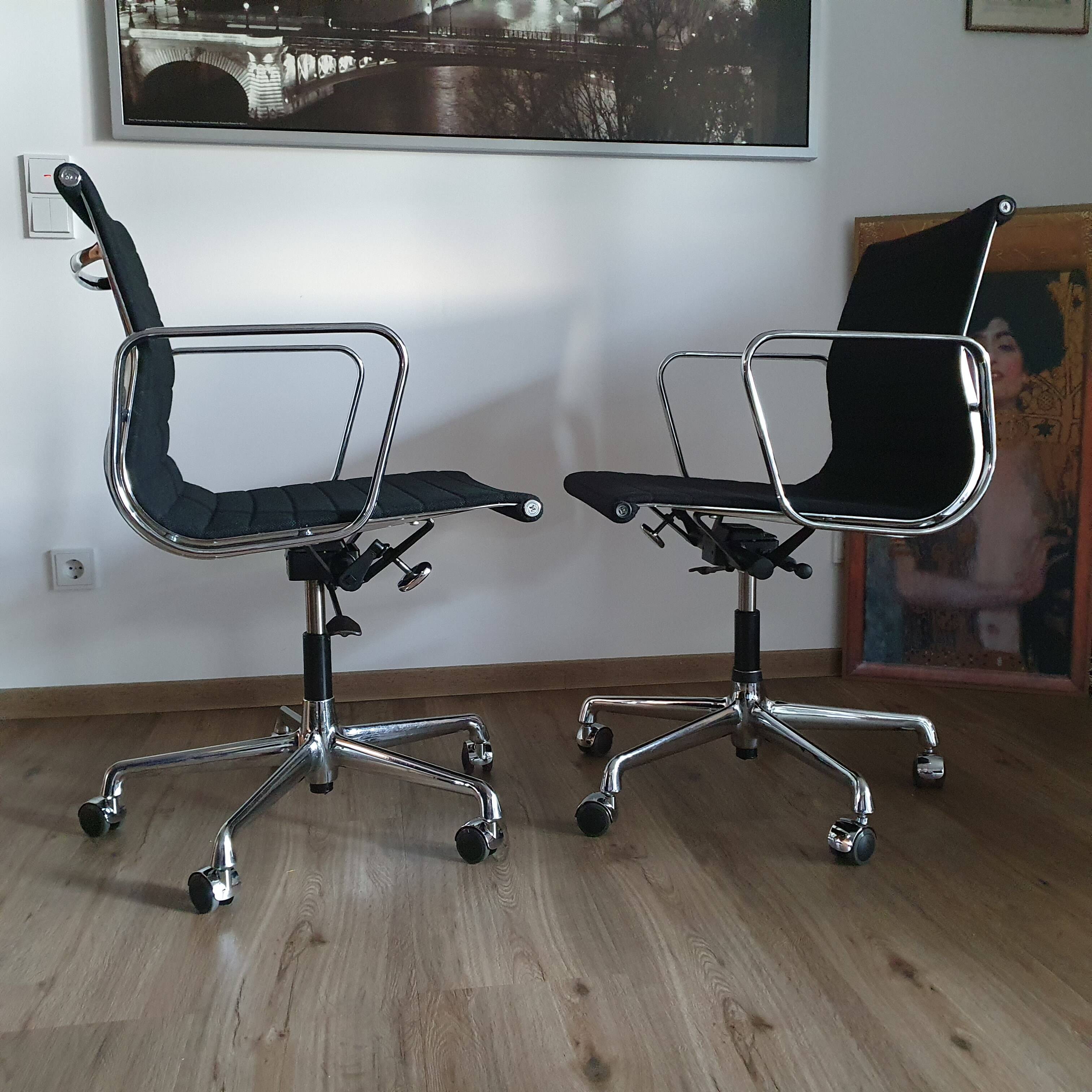 EA 117 Office chairs by Charles & Ray Eames for Vitra