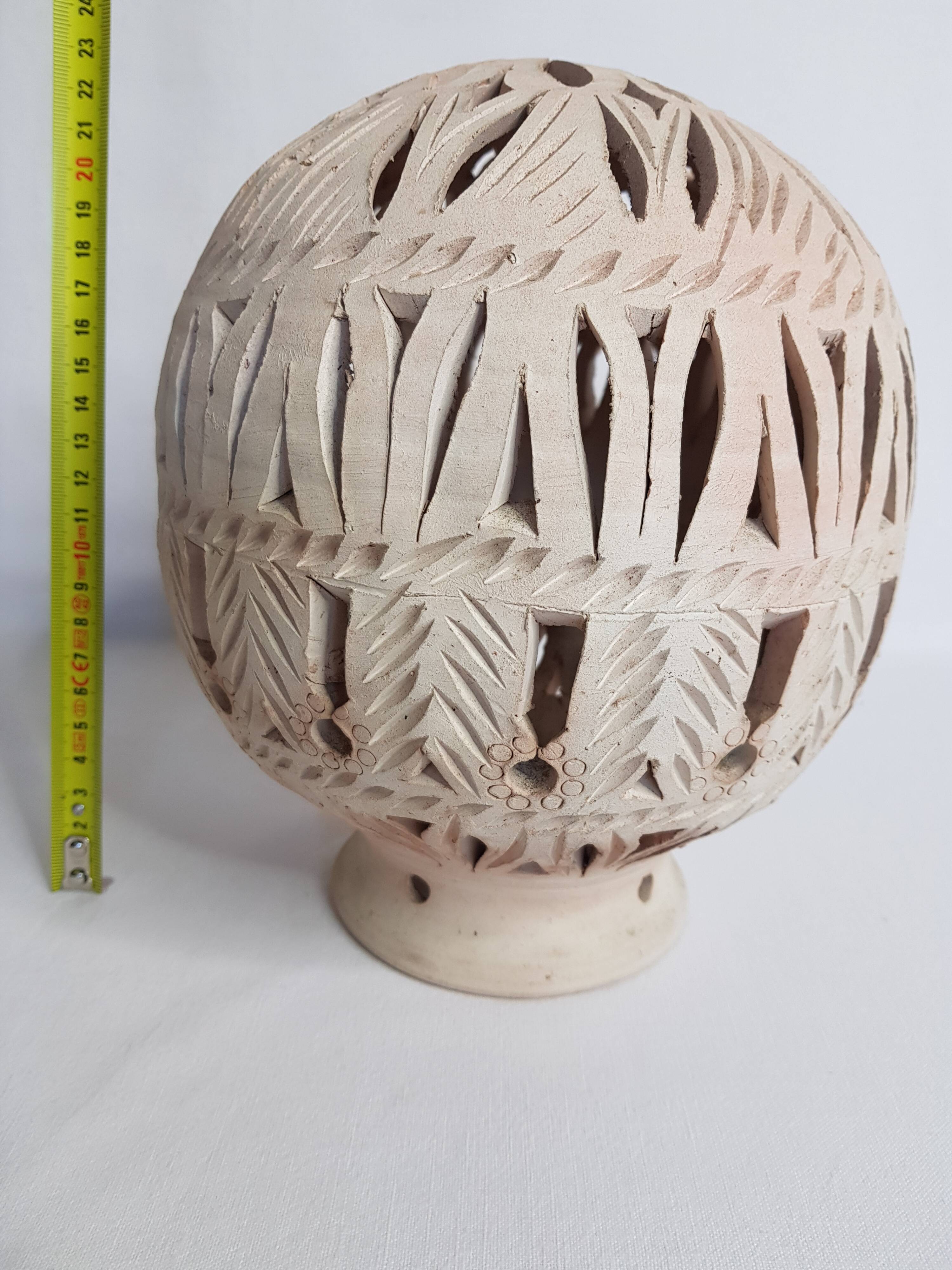 Applique orientale sphérique en terre cuite