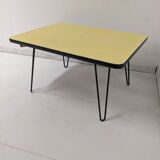 Table basse en formica jaune