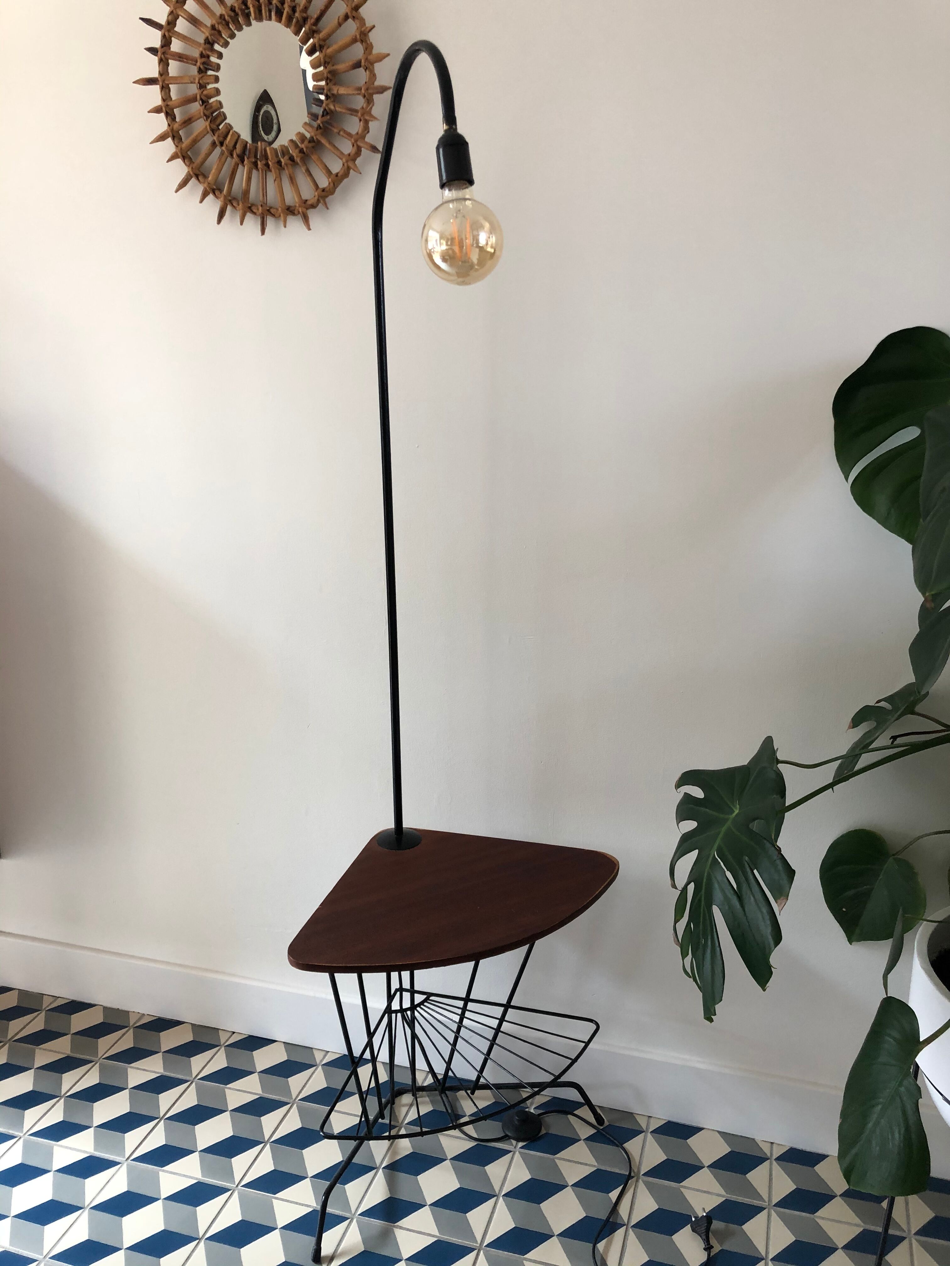 Vintage angle tablet lamppost