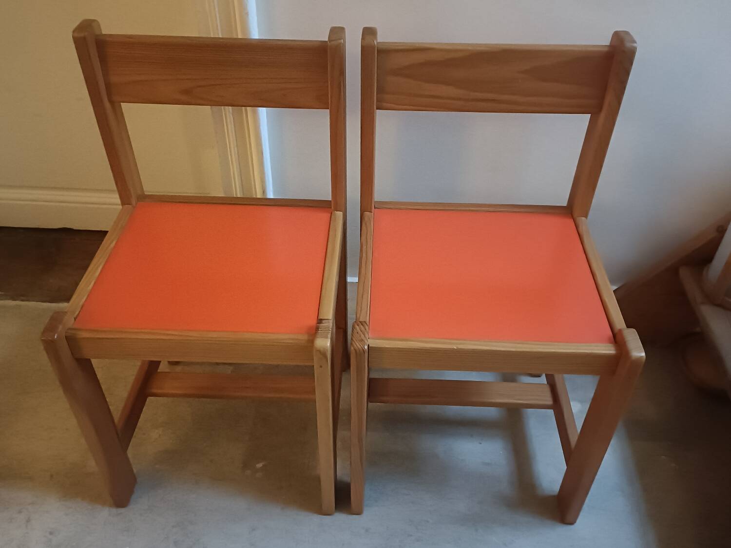 Pair of pop chairs