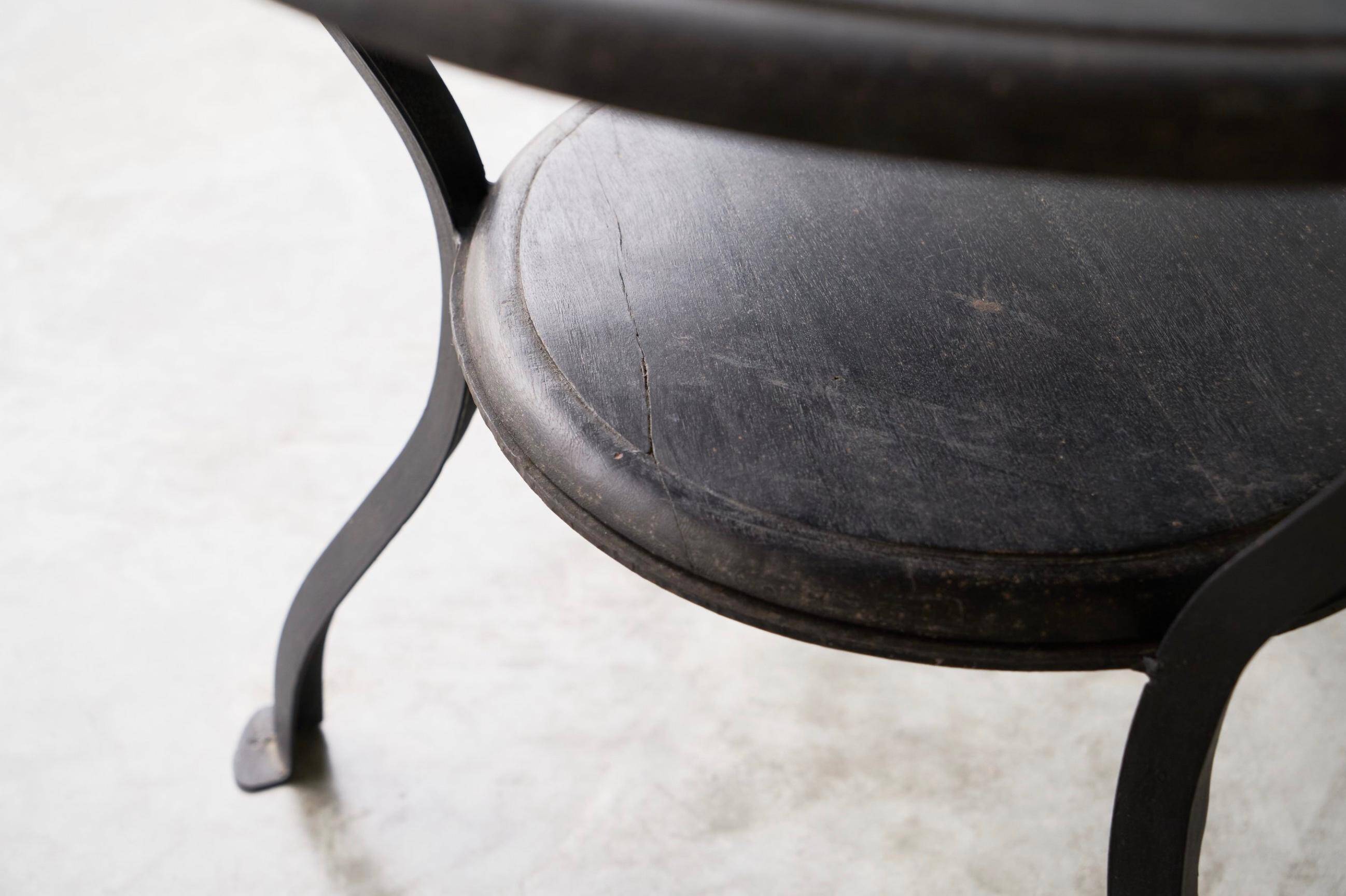 Table d'appoint Wabi Sabi métal forgé et bois teinté années 1920
